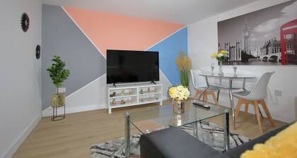 Oasis, Central Self Contained Flat by CozyNest
