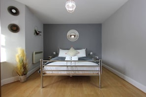 2 bedrooms, iron/ironing board, travel cot, WiFi