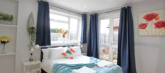 Stunning 3 Bedroom 2 Bathroom Bungalow by CozyNest