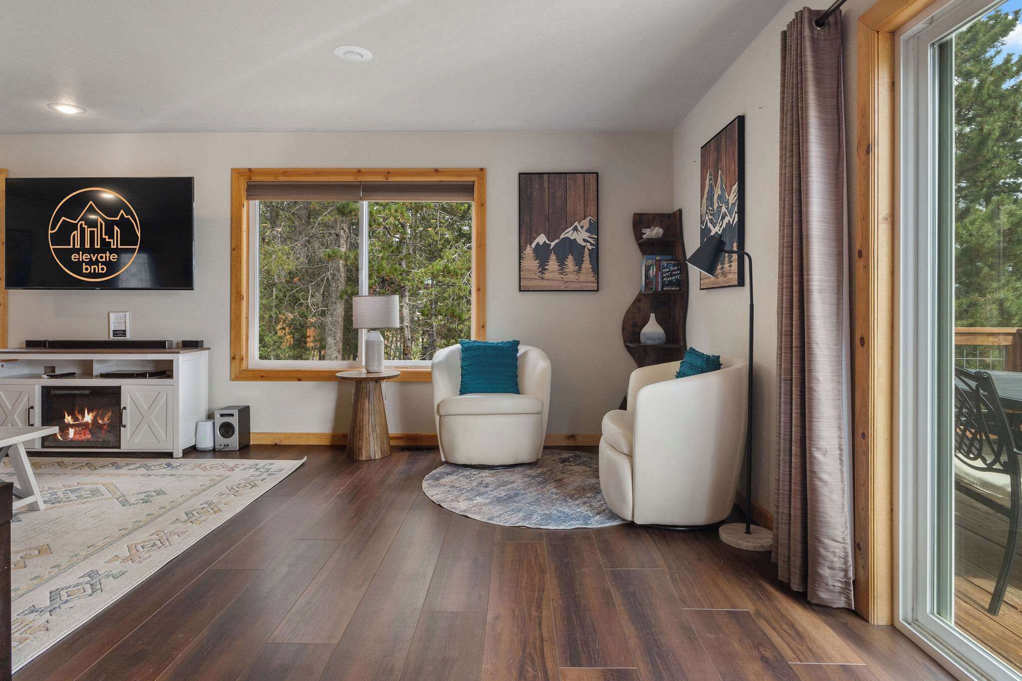 TV, lareira, DVD player, escritórios