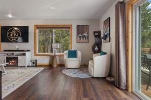 Fernseher, Kamin, DVD-Player, Arbeitsbereiche