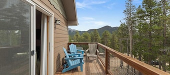 Private Mountain Retreat w Hot Tub,Games &Views!