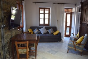 Living area - Konatzin tou Massou by raise (Moutoullas)