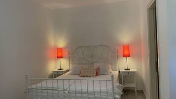 House | 3 bedrooms, free WiFi, bed sheets