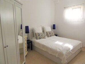 House | 2 bedrooms, iron/ironing board, free WiFi, bed sheets - 'paradise' Says Cnn - 2-bed Villa in Delfini Bay (Syros)