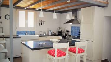 Casa | Cozinha privada | Geladeira, micro-ondas, fogão, cooktop