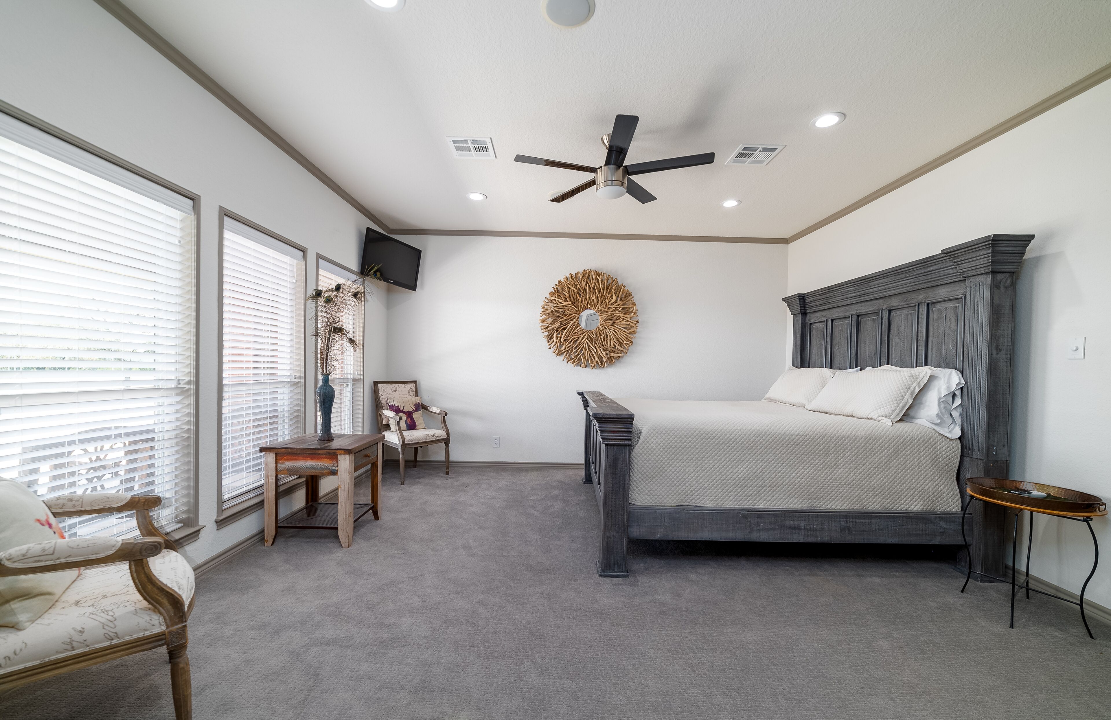 3 bedrooms, bed sheets