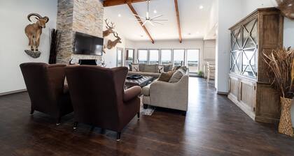 Private Ranch Getaway Near Lampasas 3BR Lodge Game Room Fishing Wildlife & Views