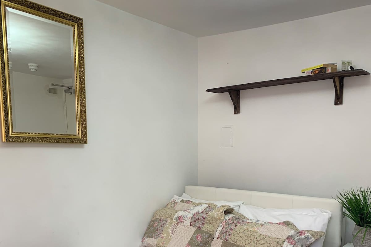 Double room with shared bathroom