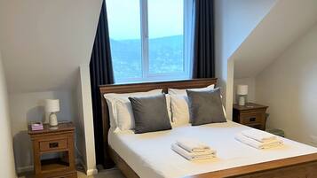 4 kamar tidur dan didekorasi berbeda-beda