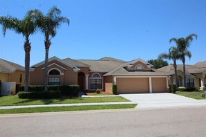 Exterior - 440 - 5-Bedroom Family Retreat with Pool, Spa & Game Room (Davenport)