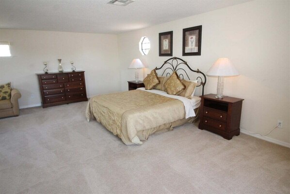 5 bedrooms, iron/ironing board, free WiFi, bed sheets