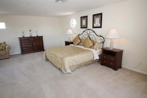 5 bedrooms, iron/ironing board, free WiFi, bed sheets