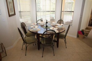 Dining - 440 - 5-Bedroom Family Retreat with Pool, Spa & Game Room (Davenport)