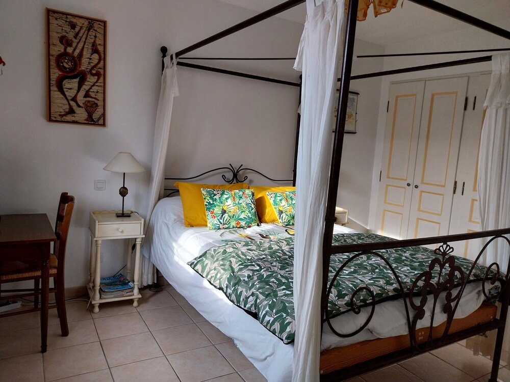 Spacious charming house St.RémydeProvence Vrbo