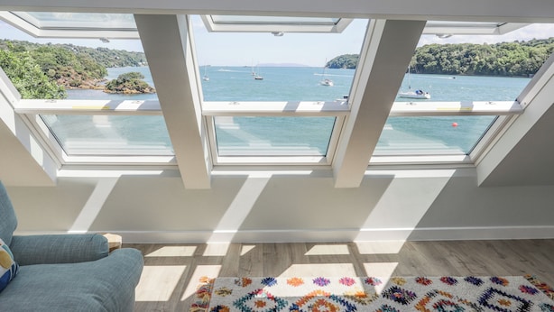 A room with skylights overlooking a bay with boats. - Ynys Faelog (Bangor)