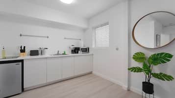 Standard Room, 2 Queen Beds | Private kitchen