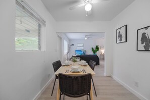 In-room dining - Fabulous Studio 15 min from The Beach (Miami)