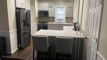 Fridge, microwave, dishwasher, cookware/dishes/utensils