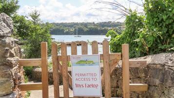 Cottage | Property grounds