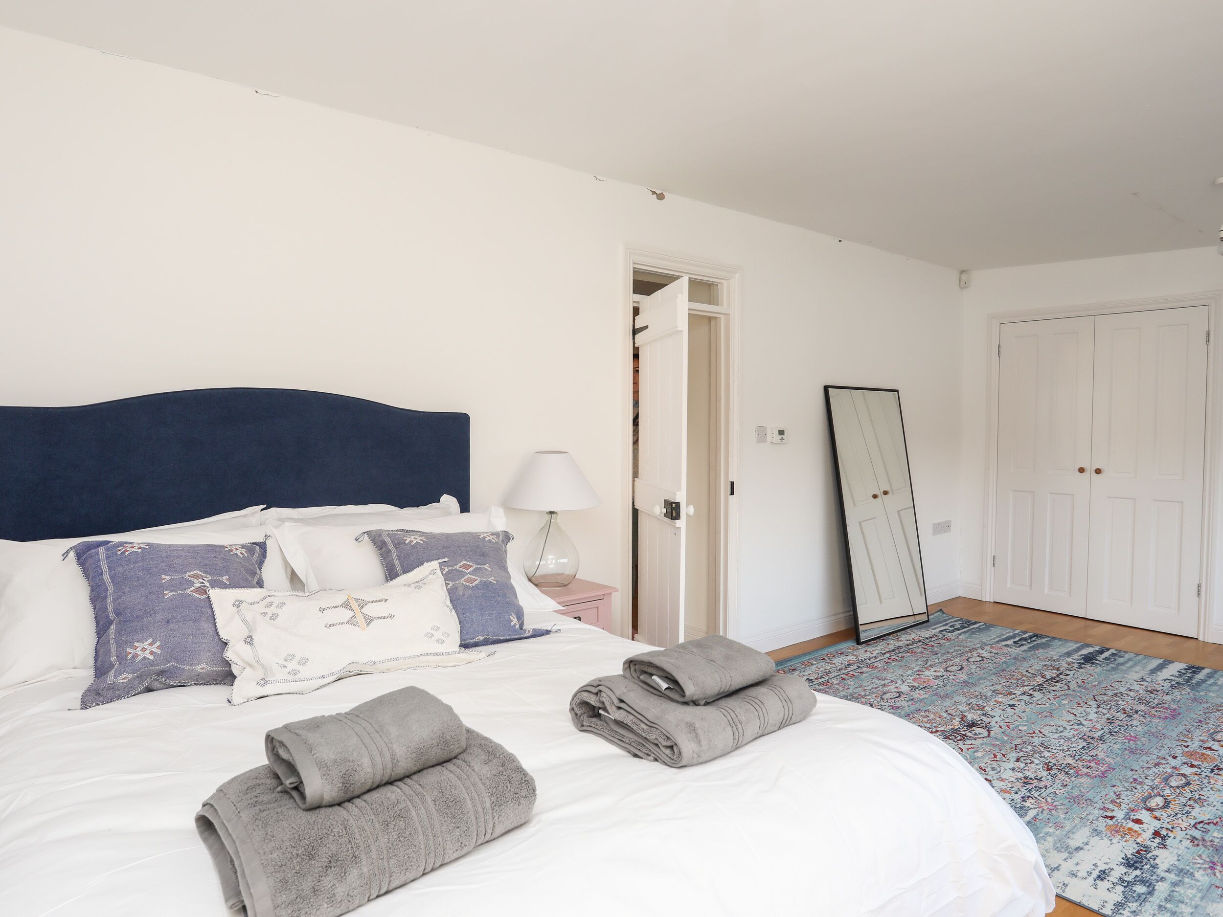 5 bedrooms, individually decorated, individually furnished, free WiFi