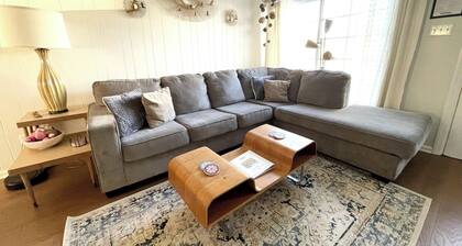 Blue Betty- 3 BDRM Mid-Century Charmer Near Beach