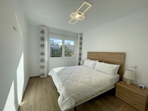 1 غرفة نوم ومكواة/لوح كي وواي فاي مجانًا وملاءات أسرّة