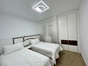 1 slaapkamer, een strijkplank/strijkijzer, gratis wifi, beddengoed