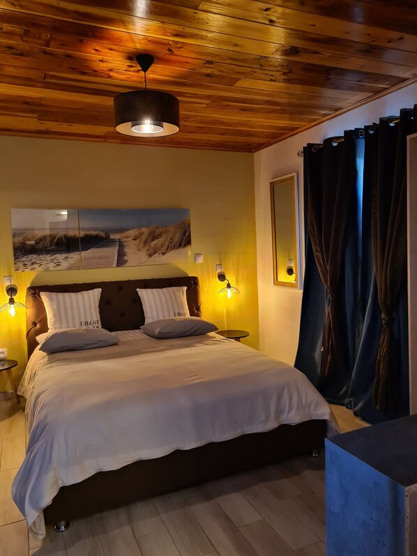 4 bedrooms, WiFi, bed sheets