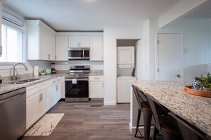Appartamento familiare | Cucina privata | Frigorifero con congelatore, forno, piano cottura, lavastoviglie