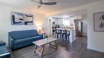 Deluxe Apartment | Living area