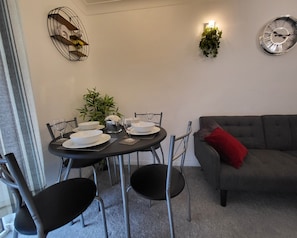 Apartment | Dining