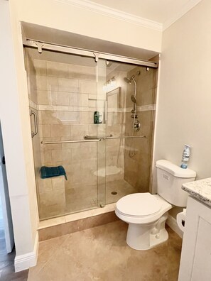 Shower, hair dryer, towels, soap - Beach Villa, Treasure Cay, Community Pool (Treasure Cay)