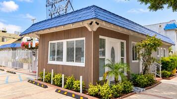 Mặt tiền nơi lưu trú