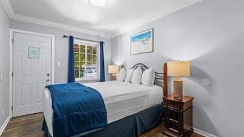 Traditional Room | In-room safe, desk, laptop workspace, iron/ironing board