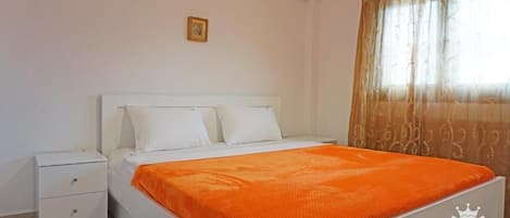 3 bedrooms, WiFi, bed sheets
