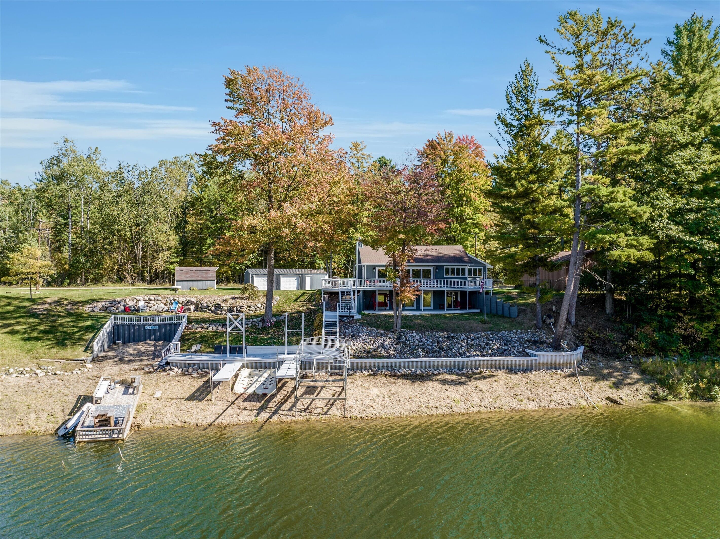Sandy Feet - Lakefront luxury, With A Beach!