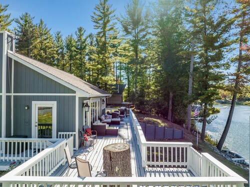 Sandy Feet - Lakefront luxury, With A Beach!