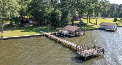 Main House + GuestHouse LakeFront ; Sleeps 14; Ramp