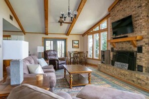 TV, DVD player, aparelho de som