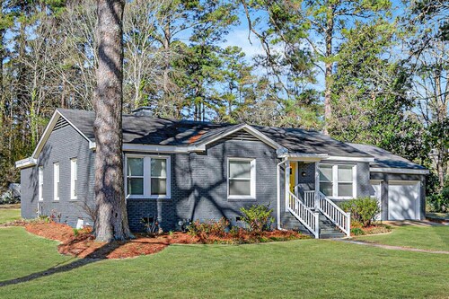Minutes to Campus & Ruston Sports Complex; 2 Living Rooms; KING Beds; Updated