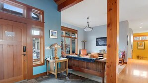 A cozy interior with a wooden bench, a lamp, and a framed picture on the wall. - Missoula Family Retreat (Missoula)