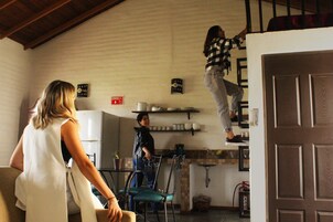 Suíte superior, 1 quarto, varanda, vista para a montanha | Escrivaninha, espaço de trabalho para notebook, Wi-Fi de cortesia