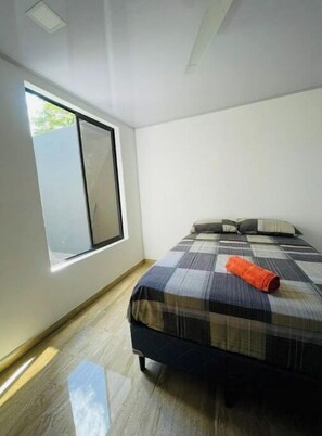 2 bedrooms, WiFi, bed sheets - House 2 GuanaFree Digital Nomads (Tamarindo)