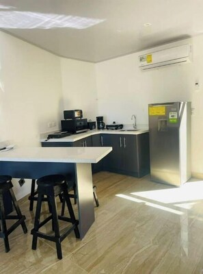 Private kitchen - House 2 GuanaFree Digital Nomads (Tamarindo)