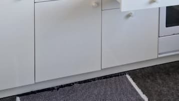 Comfort appartement, 2 slaapkamers | Privékeuken | Een koelkast met diepvriezer, een oven, een kookplaat