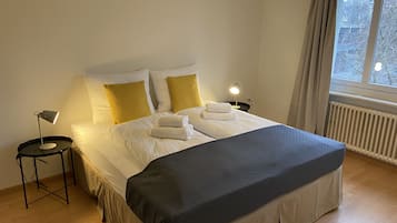 Comfort appartement, 2 slaapkamers | 2 slaapkamers, een bureau, een laptopwerkplek, gratis wifi