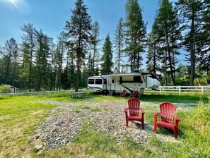 Property grounds - #2 DreamRetreat2021 RV-2bdrm wake2 forest/animals (Kalispell)