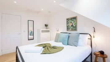 4 bedrooms, iron/ironing board, travel crib, free WiFi