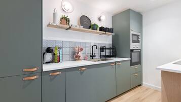 Fridge, microwave, oven, stovetop